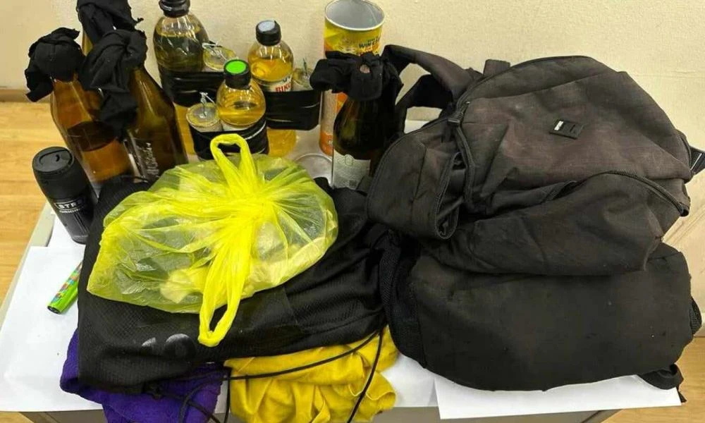Τα σακίδια με τις μολότοφ των συλληφθέντων μετά τα επεισόδια